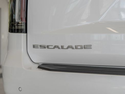 Used 2023 Cadillac Escalade Premium Luxury AWD/4WD image 22