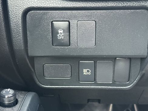 Used 2020 Toyota Tacoma SR image 27