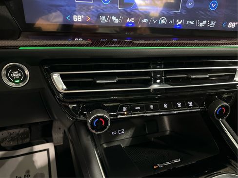 Certified 2026 Chevrolet Traverse RS AWD/4WD image 28
