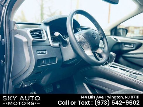 Used 2018 Nissan Murano SV w/ Premium Package image 8