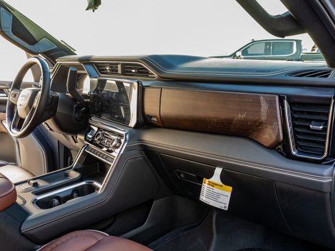 Used 2025 GMC Sierra 2500 Denali Ultimate image 18