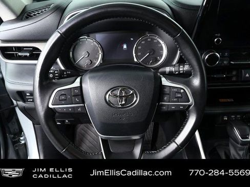 Used 2024 Toyota Highlander XLE image 9