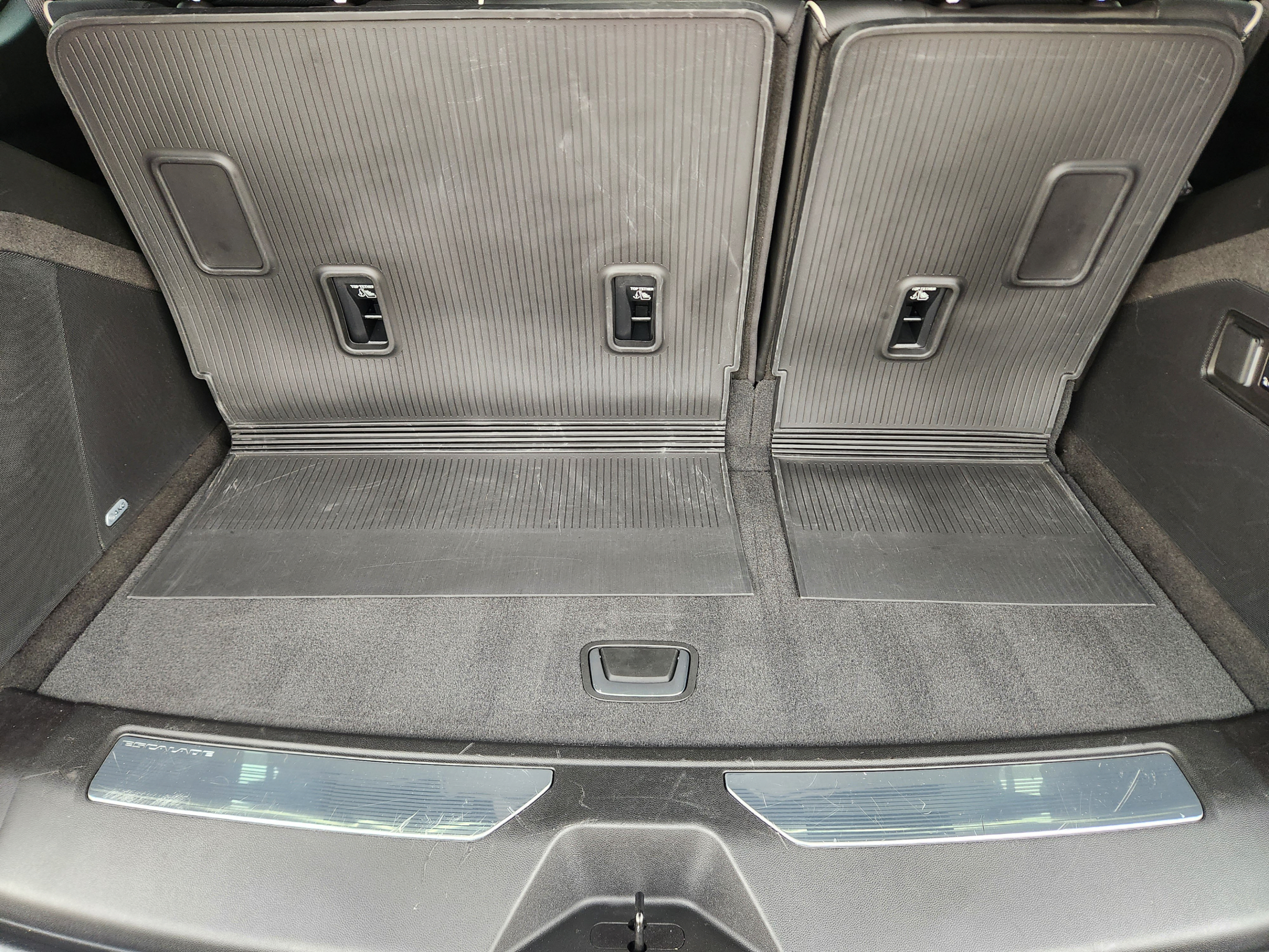 Used 2025 Cadillac Escalade Sport Platinum AWD/4WD image 32