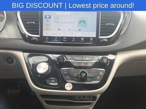 Used 2023 Chrysler Pacifica Touring-L FWD image 34