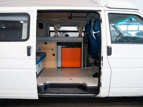 Used 2002 Volkswagen Eurovan GLS image 17