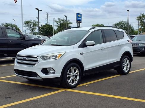 Used 2018 Ford Escape SE FWD image 1