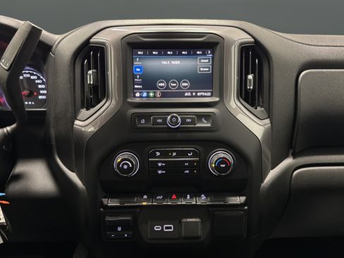 Used 2022 Chevrolet Silverado 1500 Custom Trail Boss w/ LPO, Dark Essentials Package AWD/4WD image 12