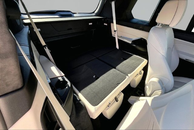 Used 2025 BMW X7 M60i w/ Executive Package AWD/4WD image 30