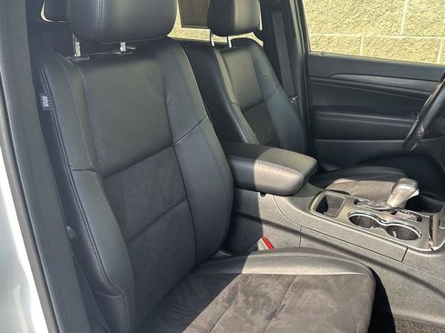 Used 2022 Jeep Grand Cherokee Laredo X AWD/4WD image 21
