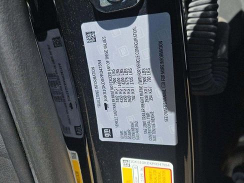 Used 2023 GMC Yukon XL SLT image 35