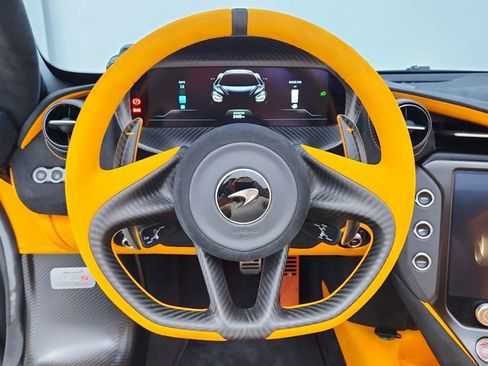 Used 2024 McLaren 750S Spider image 19
