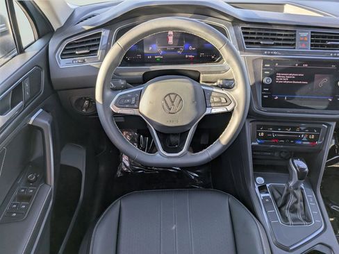 Used 2023 Volkswagen Tiguan SE FWD image 11