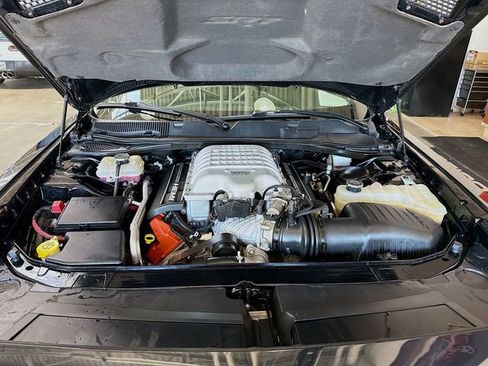 Used 2015 Dodge Challenger SRT Hellcat RWD image 31