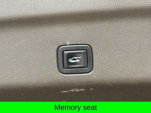 Used 2021 GMC Yukon XL SLT w/ SLT Premium Package AWD/4WD image 7