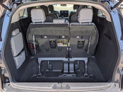 Used 2026 Toyota Sienna XLE FWD image 10