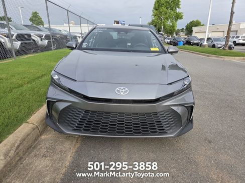 Used 2025 Toyota Camry SE w/ Convenience Package FWD image 2