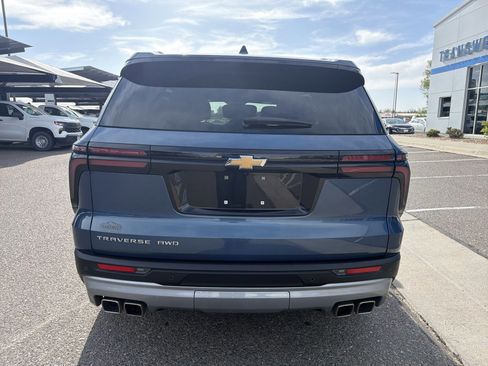 Used 2025 Chevrolet Traverse LT AWD/4WD image 4