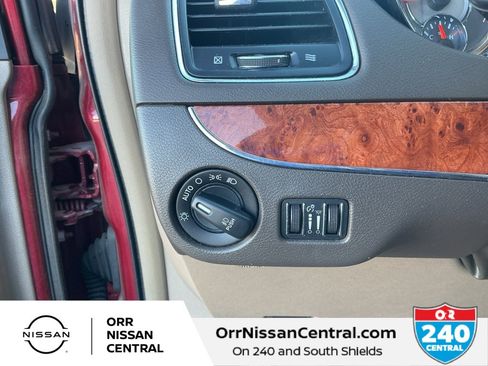 Used 2015 Chrysler Town & Country Limited Platinum image 21