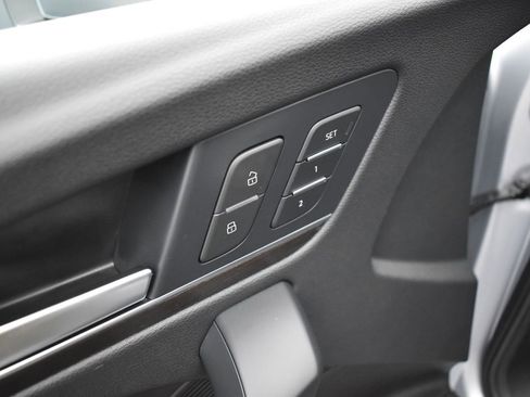 Used 2024 Audi Q5 e Premium Plus image 9