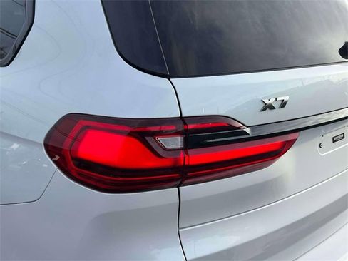 Used 2021 BMW X7 M50i w/ Dynamic Handling Package image 9