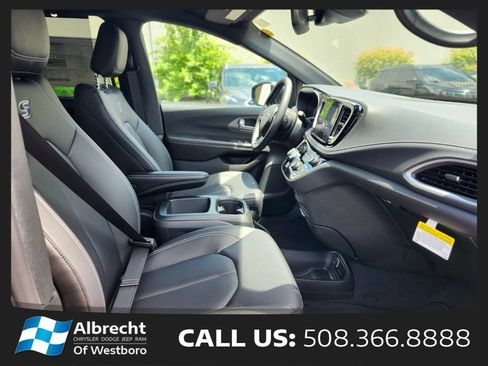 New 2026 Chrysler Pacifica Select w/ S Appearance Package AWD/4WD image 11