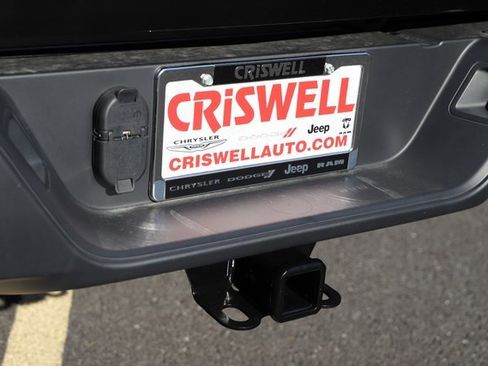 Used 2023 Jeep Gladiator Sport image 8