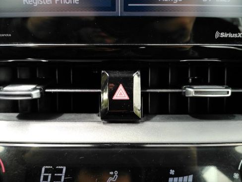 Used 2021 Toyota Corolla SE FWD image 42