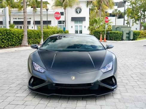 Used 2022 Lamborghini Huracan EVO RWD image 4