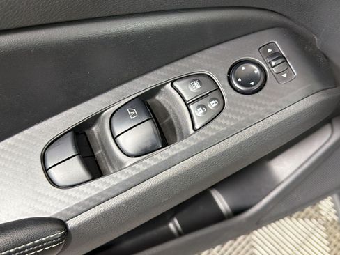 Used 2024 Nissan Altima 2.5 SV FWD image 25