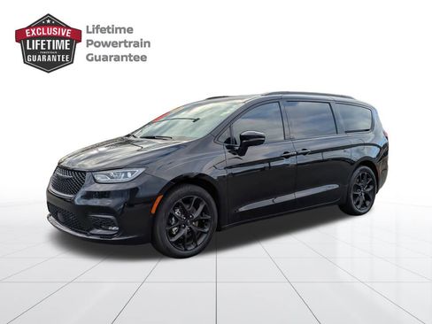 Used 2024 Chrysler Pacifica Touring-L w/ S Appearance Package image 7