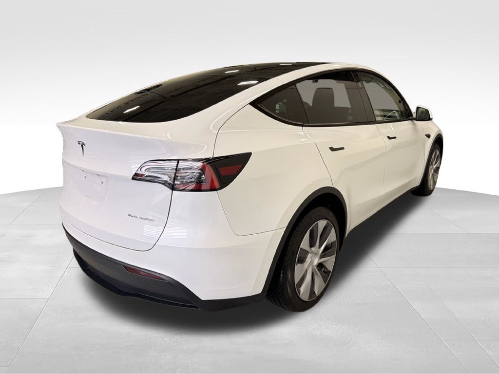Used 2023 Tesla Model Y Long Range AWD/4WD image 6