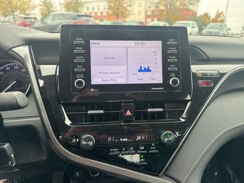 Used 2024 Toyota Camry SE image 10