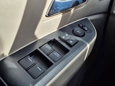 Used 2016 Honda Odyssey Touring Elite image 11