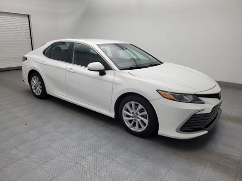 Used 2021 Toyota Camry LE image 11