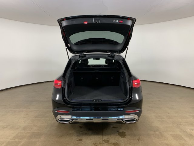 Used 2025 Mercedes-Benz GLC 300 4MATIC image 12