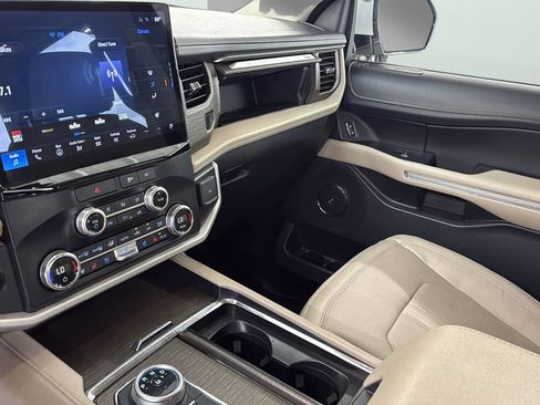 Certified 2022 Ford Expedition Limited image 20