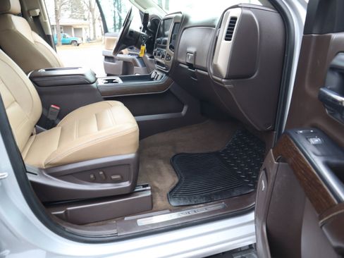 Used 2018 GMC Sierra 3500 Denali w/ Duramax Plus Package image 16