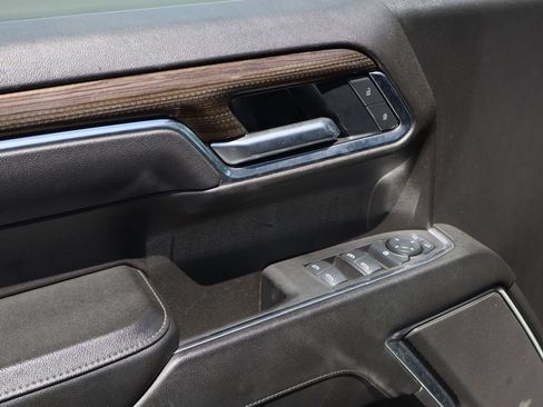 Used 2025 Chevrolet Silverado 1500 LT RWD image 19