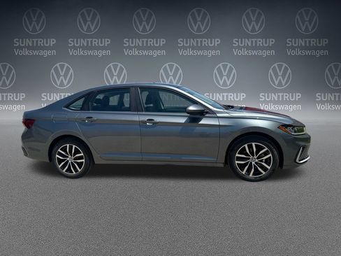Used 2025 Volkswagen Jetta SE w/ Sunroof Package FWD image 40