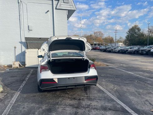 Used 2025 Hyundai Elantra Limited image 29