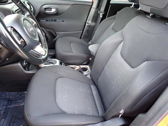 Used 2017 Jeep Renegade Latitude w/ Cold Weather Group AWD/4WD image 11