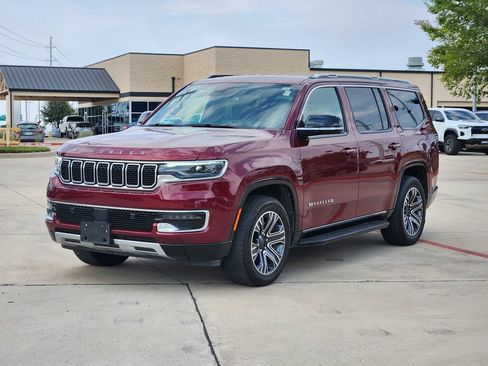 Used 2024 Jeep Wagoneer Series II w/ Flexible Seating Group AWD/4WD image 2