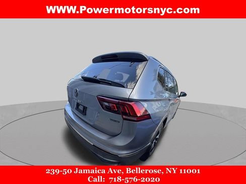 Used 2022 Volkswagen Tiguan SE w/ Panoramic Sunroof Package AWD/4WD image 11