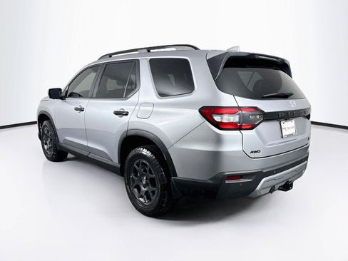 Used 2025 Honda Pilot TrailSport image 12