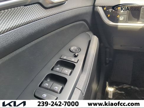 New 2025 Kia Sportage LX image 23