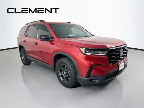 Used 2025 Honda Pilot TrailSport image 5