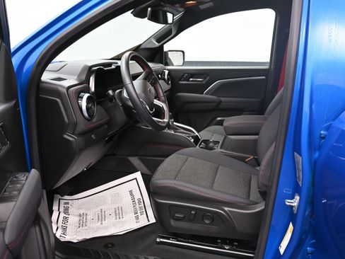 Used 2024 Chevrolet Colorado Z71 w/ Z71 Convenience Package 2 image 17