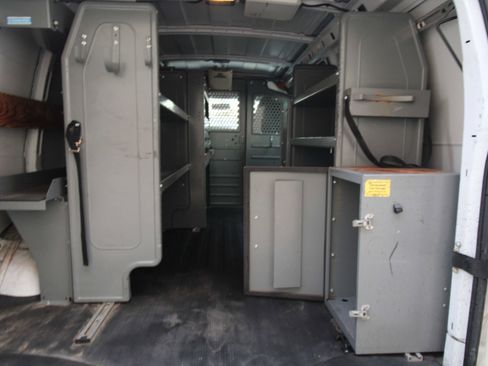 Used 2014 Chevrolet Express 2500 image 11