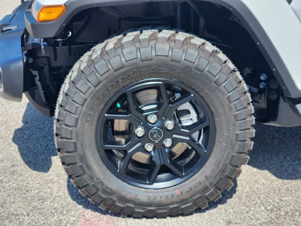 New 2026 Jeep Gladiator Mojave AWD/4WD image 9