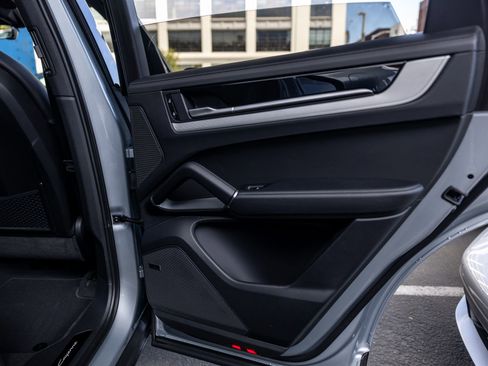 New 2026 Porsche Cayenne image 42